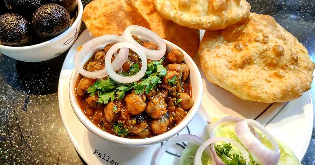 famous chole bhature in Delhi